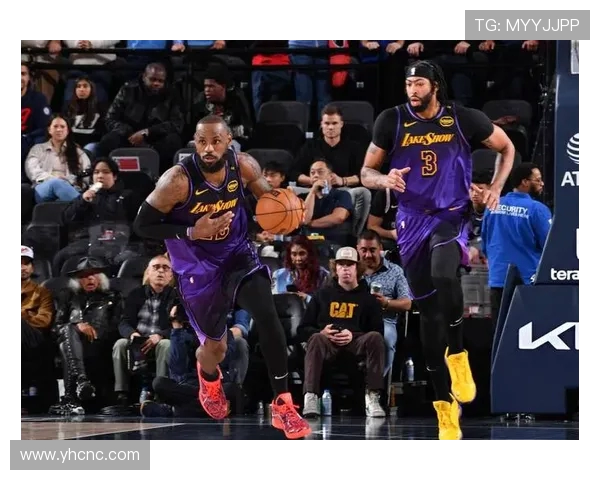 詹姆斯追防科林斯遭遇2+1 湖人剩4分钟落后快船16分面临挑战